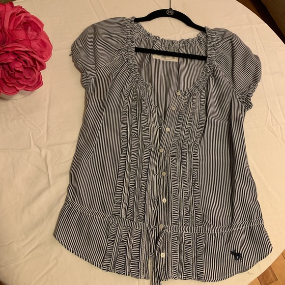 100% Silk Blouse from Abercrombie. - Picture 2 of 6